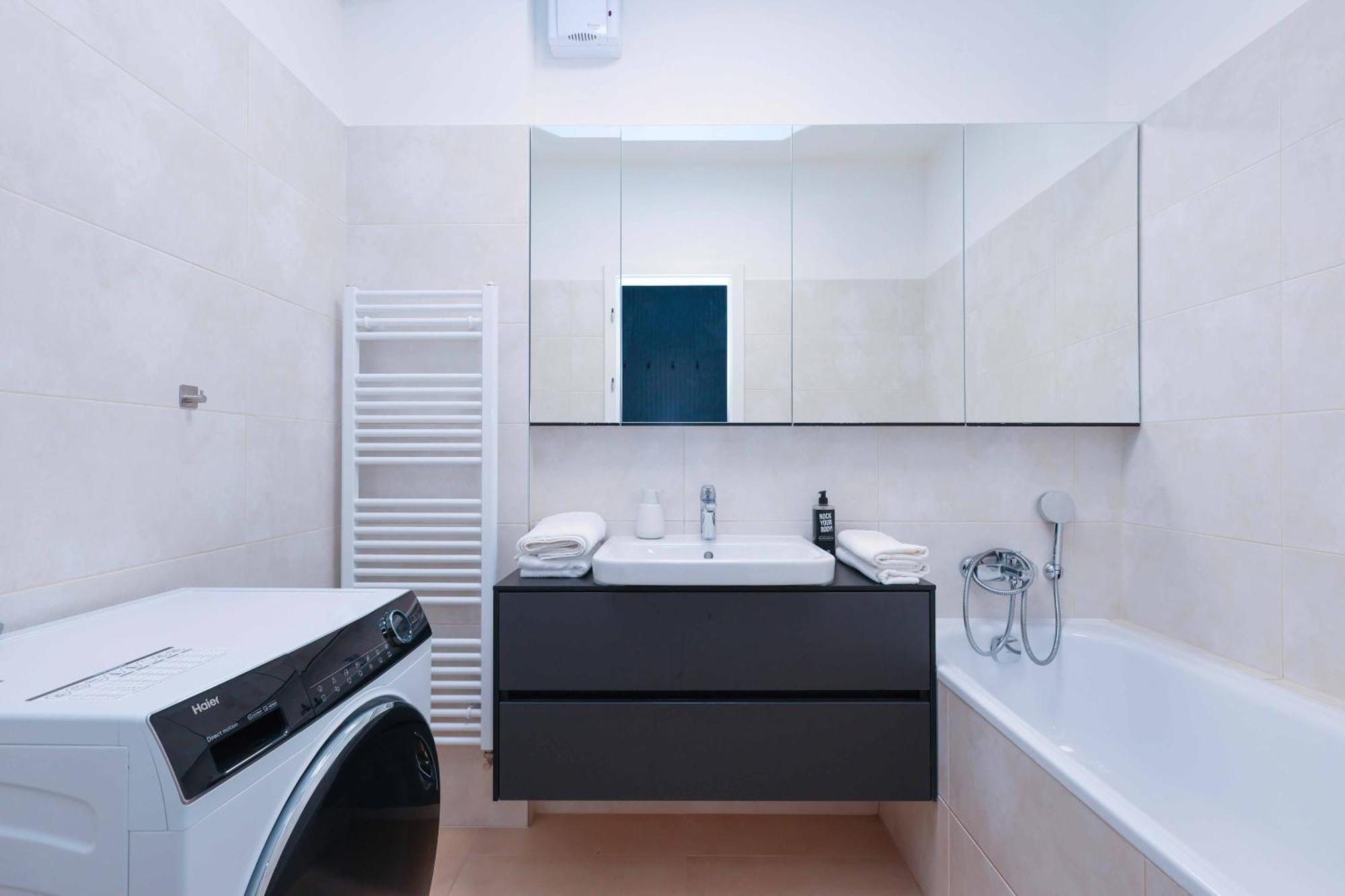Downtown Luxe Retreat- Konventna Leilighet Bratislava Eksteriør bilde